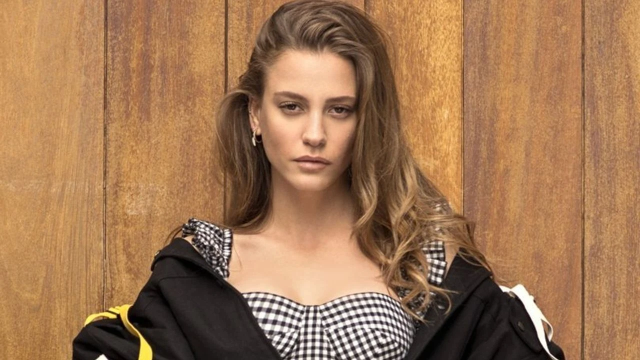 serenay-sarikaya-3-e1728042875635 Serenay Sarıkaya Kimdir?